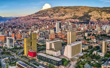 e presenta comparación histórica del presupuesto del Plan de Desarrollo de Medellín 2023 - Envigado Hoy