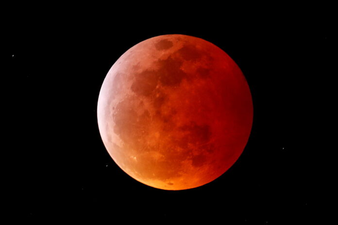 ¡La Luna se teñirá de rojo! No se pierda el impresionante Eclipse Lunar