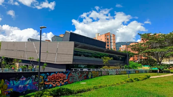 La-Biblioteca-Publica-Debora-Arango-de-Envigado-suspende-servicios-temporalmente- Las bibliotecas de Envigado abren sus puertas a la celebración de los 250 años del municipio