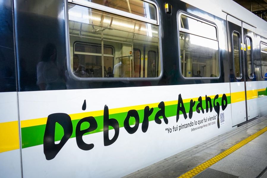 La firma de Débora Arango viaja en el Metro de Medellín en un homenaje a su legado 1 La firma de Débora Arango viaja en el Metro de Medellín en un homenaje a su legado