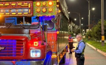 Envigado autoriza zonas especiales para estacionamiento de vehículos de turismo navideño Vehículos