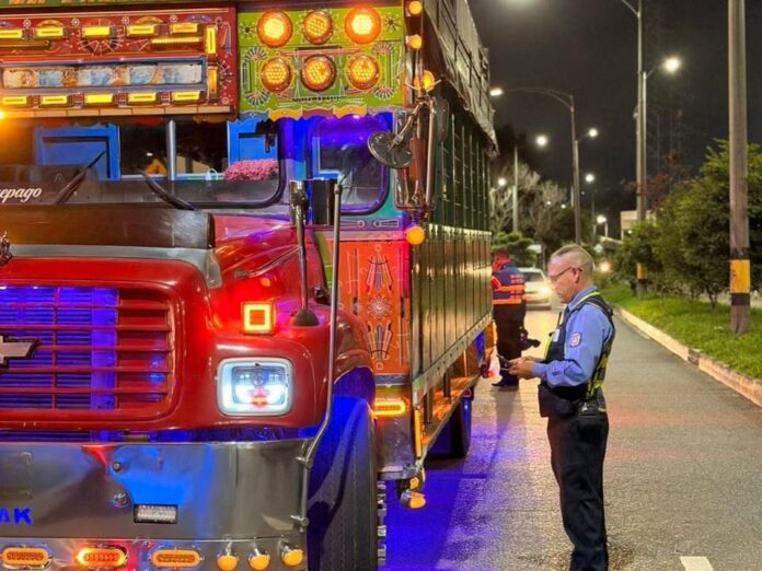 147517_envigado-habilita-zonas-para-chivas-y-transporte-turistico_1024x600 Vehículos