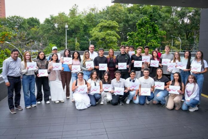 155612_envigado-entrego-becas-para-educacion-superior-a-65_1024x600 Becas Envigado